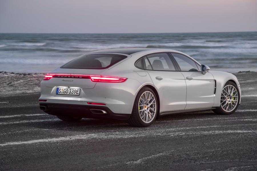  Porsche Panamera 4 E-Hybrid Executive 2016 года  (фото 16 из 21)
